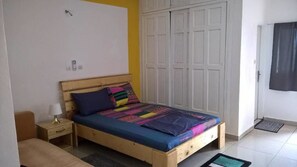 Apartemen Comfort | 1 kamar tidur, tirai kedap cahaya, dan setrika/meja setrika