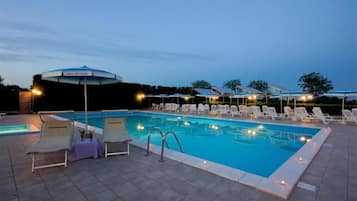 Piscine extérieure (ouverte en saison)
