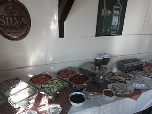 Daily continental breakfast for a fee - Iri Busteni Hotel (Busteni)