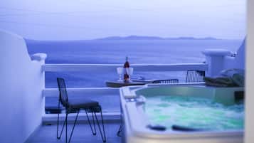 Deluxe studio suite, bubbelbad, uitzicht op zee | Uitzicht vanuit de kamer