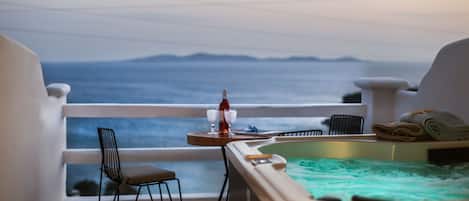Deluxe Studio Suite, Hot Tub, Sea View | Balcony view