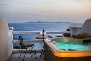 Deluxe Studio Suite, Hot Tub, Sea View | Balcony view