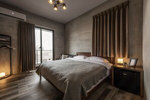 Comfort-dobbeltværelse - 1 queensize-seng | Premium-sengetøj, skrivebord, mørklægningsgardiner, lydisolering