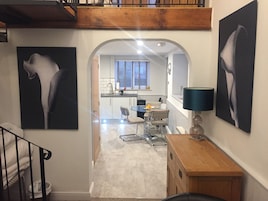 Decoración personalizada, muebles diferentes y escritorio