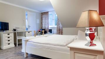 Double Room | In-room safe, soundproofing, cribs/infant beds, free WiFi
