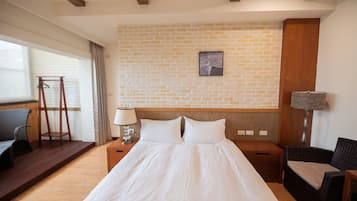 Honeymoon Suite, 1 Double Bed | Individually decorated, desk, soundproofing, free WiFi