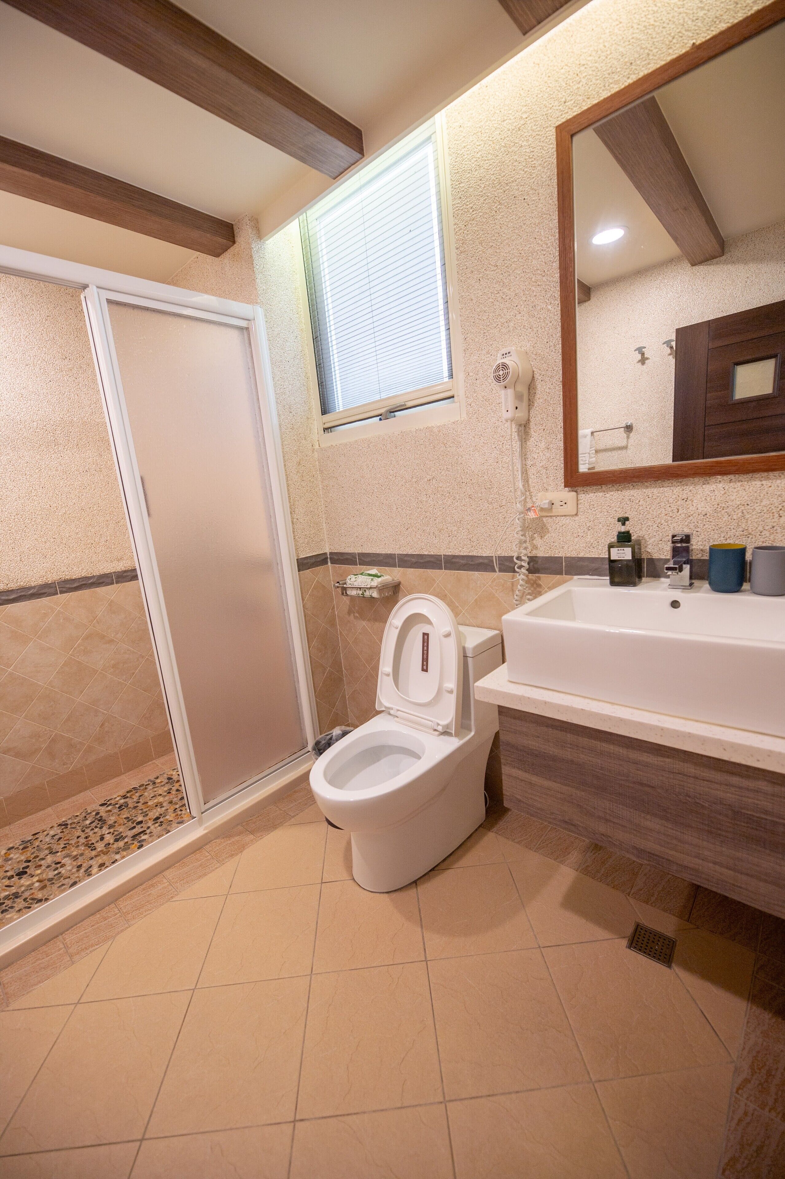 Decoración personalizada, escritorio y sistema de insonorización 