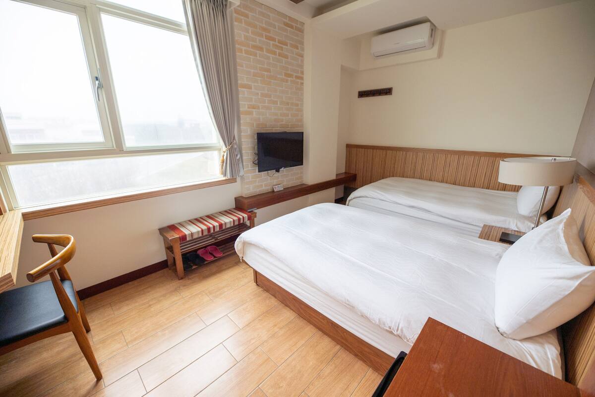 City Twin Room, 2 Twin Beds | Individually decorated, desk, soundproofing, free WiFi