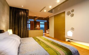 Luxury Double Room | Down comforters, pillowtop beds, desk, blackout drapes - Hiten B&B (Wujie)