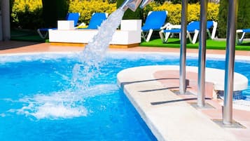 Outdoor pool, pool loungers