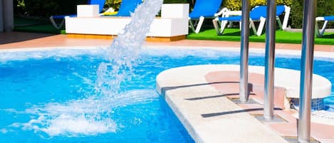 Outdoor pool, pool loungers