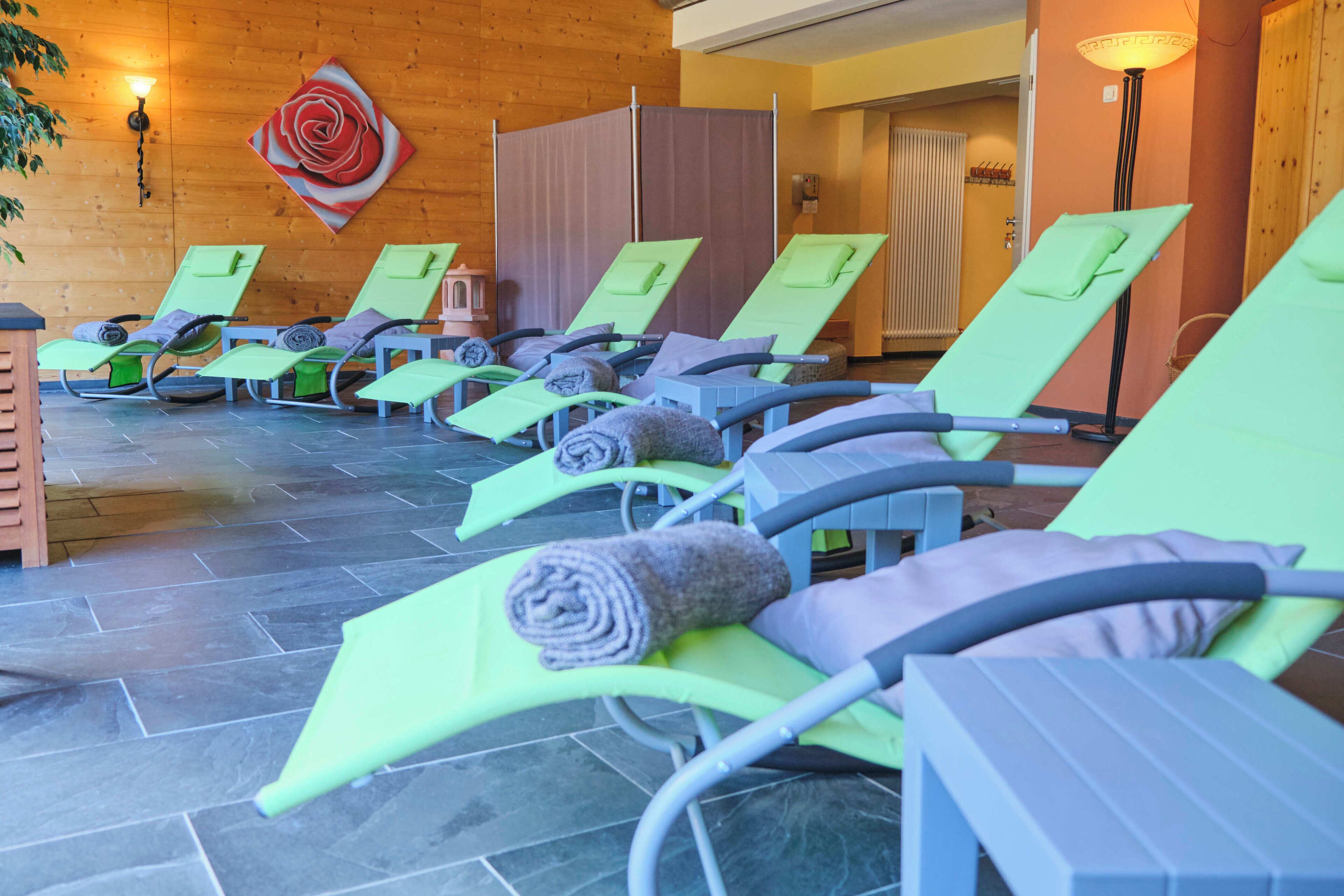 Sauna, hot tub, steam room