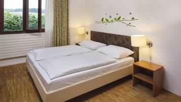 In-room safe, laptop workspace, iron/ironing board, free WiFi