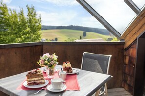 Deluxe Studio | In-room safe, laptop workspace, iron/ironing board, free WiFi