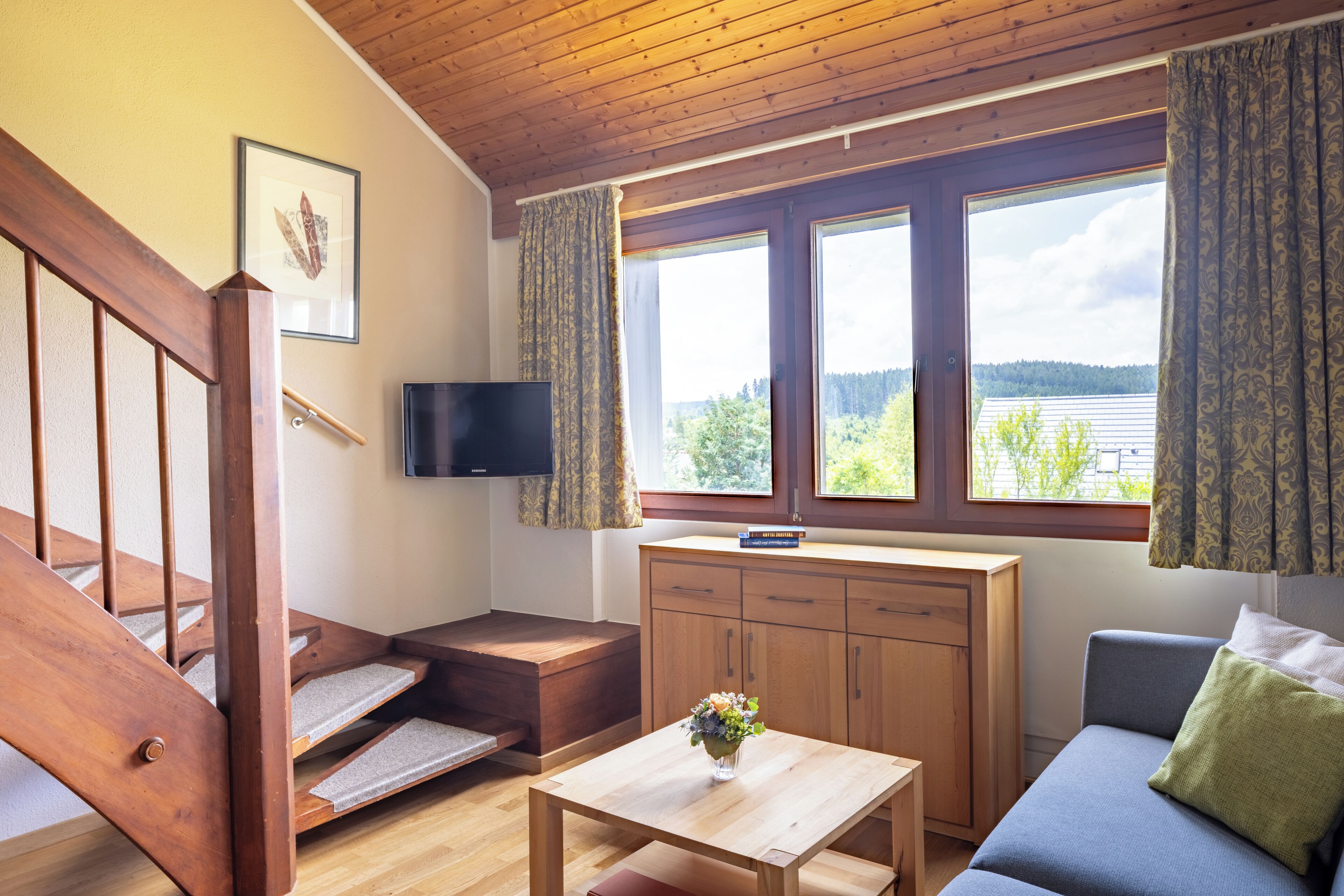 Apartament, 2 dormitoris | Sala d&#x27;estar | Televisor de pantalla plana 