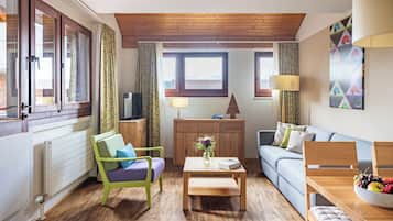 Apartment | In-room safe, laptop workspace, iron/ironing board, free WiFi