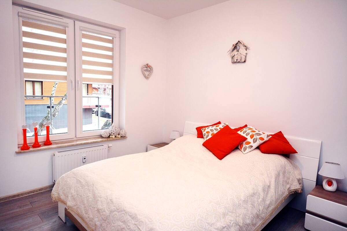 1 bedroom, iron/ironing board, cots/infant beds, bed sheets