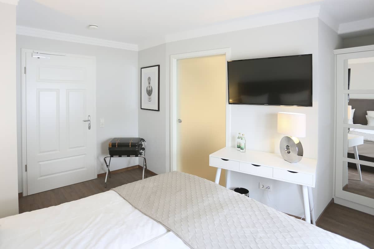 premium bedding, in-room safe, individually furnished, soundproofing