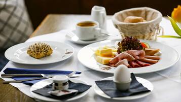 Café da manhã continental grátis todos os dias