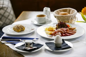 Café da manhã continental grátis todos os dias