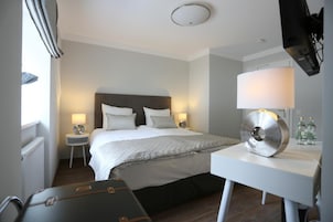 Roupas de cama premium, cofres nos quartos, quartos à prova de som