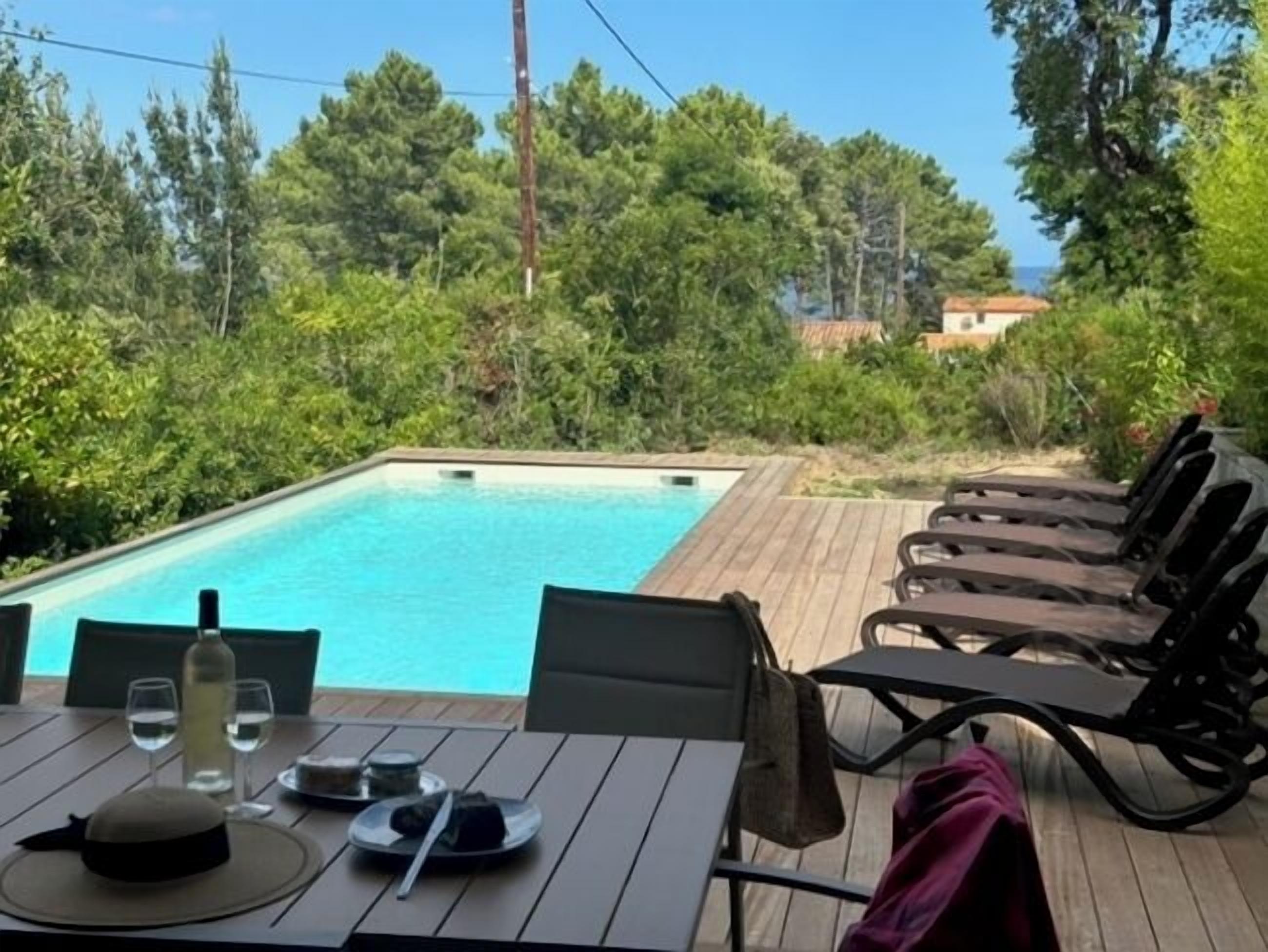 Villa Deluxe, 4 habitaciones, vista parcial al mar (Kalliste) | Terraza o patio