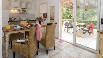 Comfort Villa (Stella) | Living area | Flat-screen TV