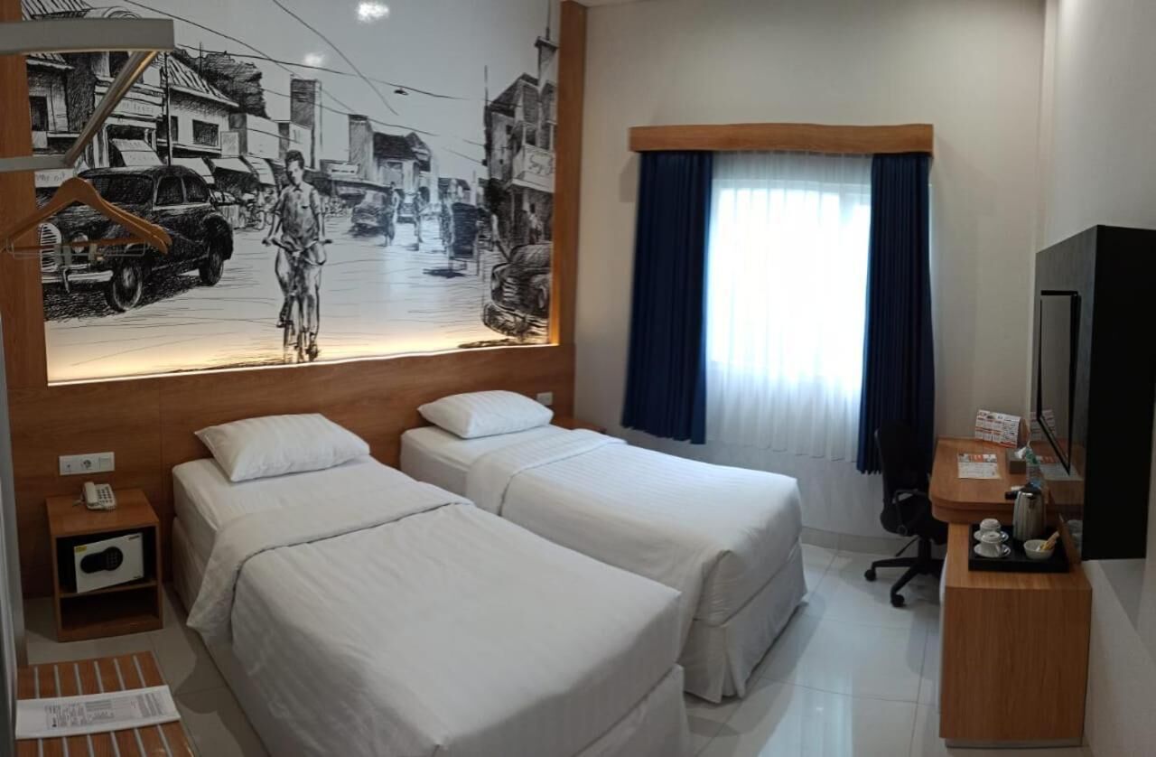 Premium bedding, desk, soundproofing, WiFi (free)