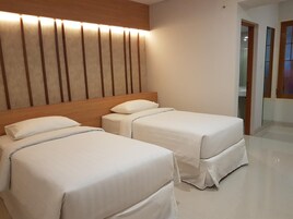 Premium bedding, desk, soundproofing, free WiFi