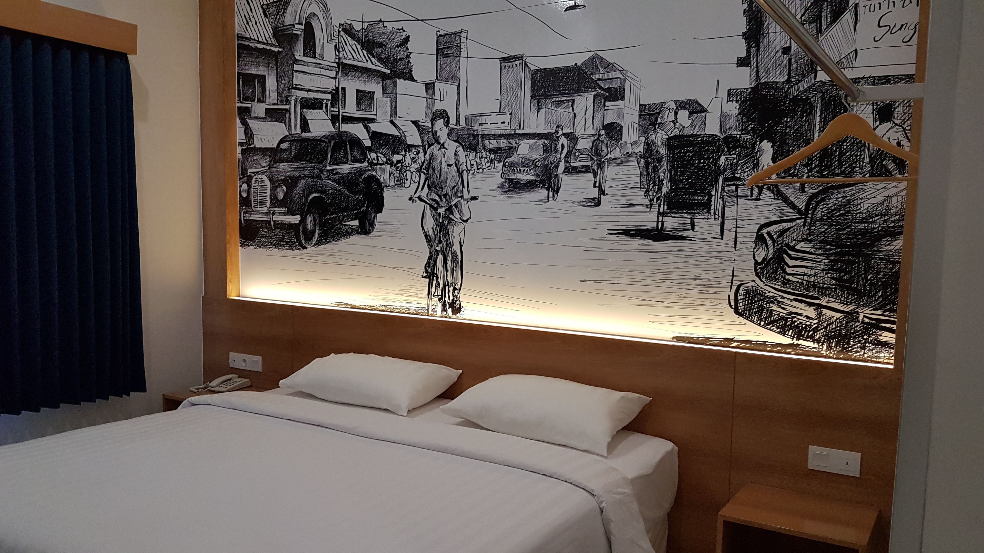 Premium bedding, desk, soundproofing, free WiFi