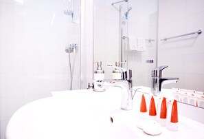 Apartamento (Solny 11/B/404) | Pia do banheiro