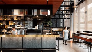 2 Restaurants, Frühstück, Mittagessen, Abendessen, italienische Küche