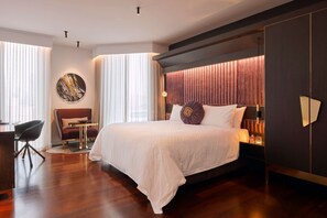 Premium bedding, pillowtop beds, minibar, in-room safe - QT Perth (Perth)