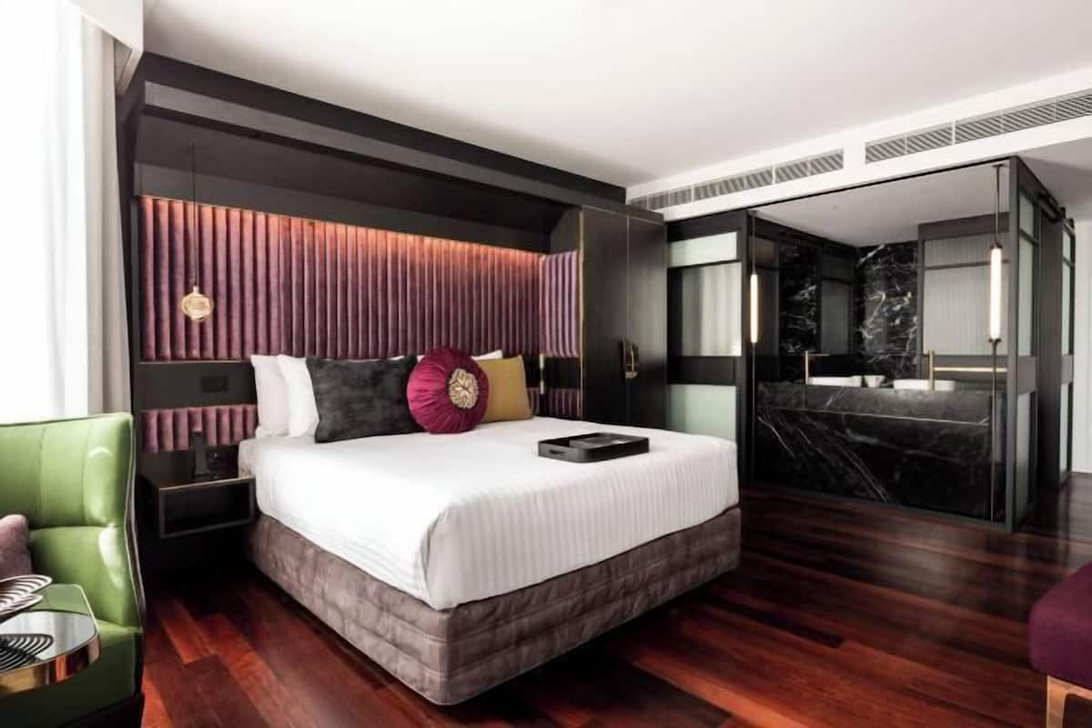 Premium bedding, pillow-top beds, minibar, in-room safe