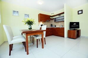 Apartment | Essbereich im Zimmer