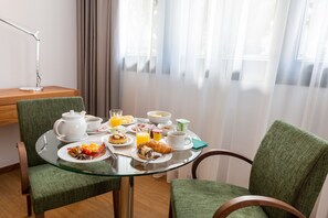 Standard Double Room | In-room dining