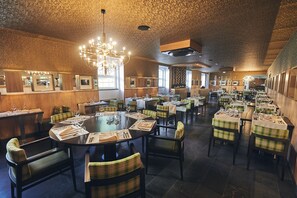 Café da manhã com buffet grátis todos os dias