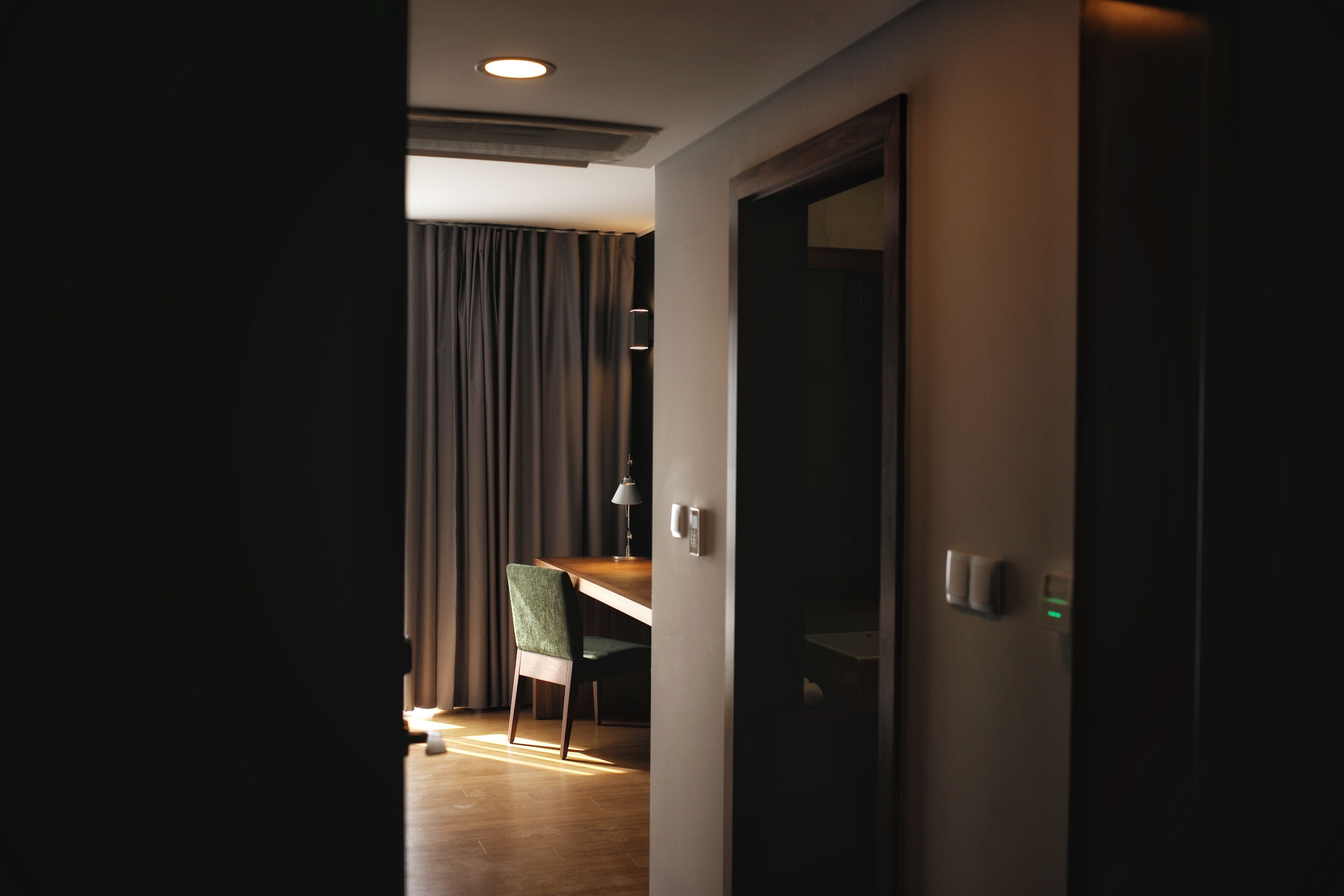 standard twin room | 1 bedroom, minibar, in-room safe, desk