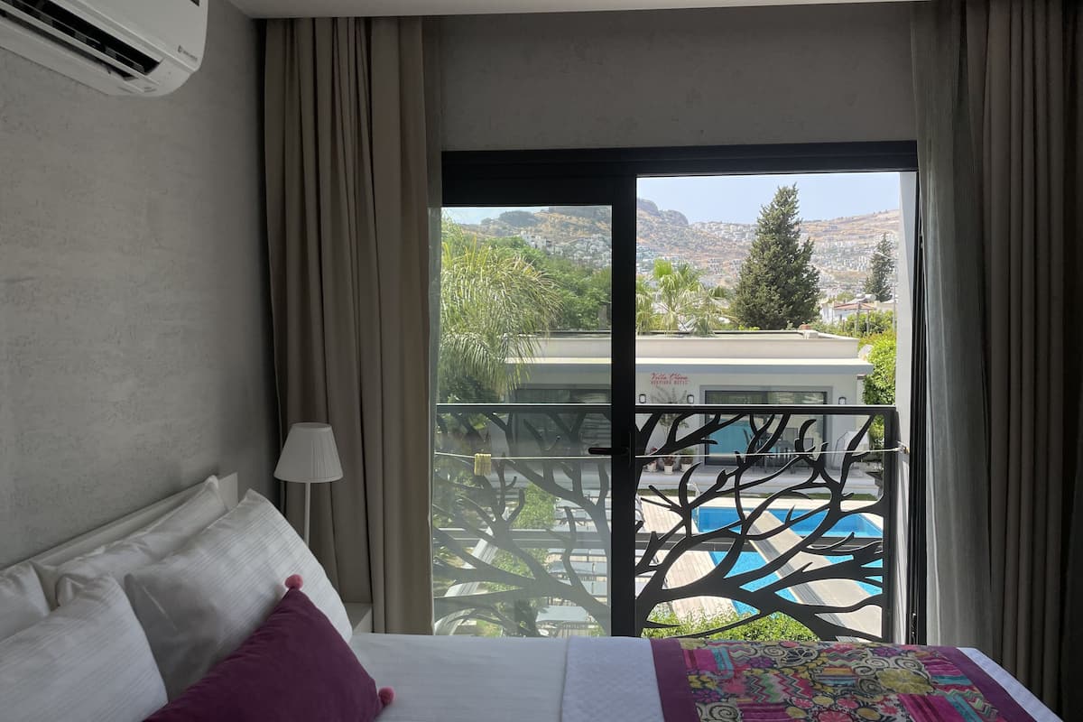 farilya room | 1 bedroom, premium bedding, minibar, free wifi