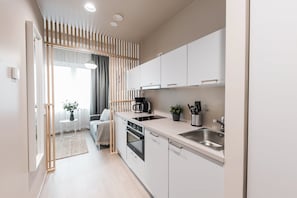 Yhden hengen businesshuone (with Loft) | Yksityinen keittonurkkaus | Jääkaappi, mikroaaltouuni, liesi, kahvin-/teenkeitin