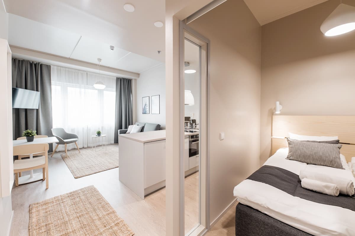 Cortinas blackout, tabla de planchar con plancha y wifi gratis