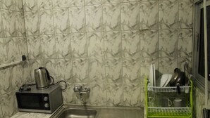 Apartment | Private kitchenette | Coffee/tea maker, full-size fridge, microwave, oven
