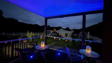 Lyxhus - tillgänglighetsanpassat - privat badrum | Terrass/Patio