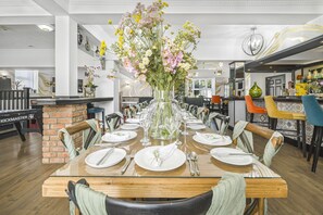 Luxury House, Accessible, Private Bathroom | Restaurant - Ynys Arms (Swansea)