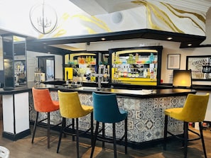 Bar (on property) - Ynys Arms (Swansea)