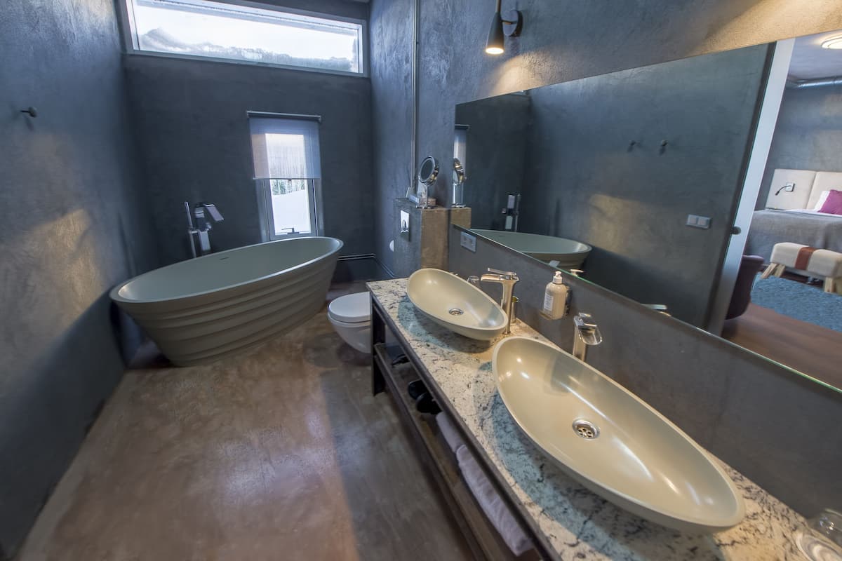 junior suite, 1 bedroom, accessible, hill view | bathroom | shower, rainfall showerhead, free toiletries, hair dryer