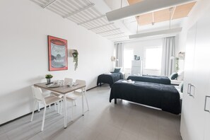 トリプルルーム | デスク、WiFi (無料)、ベッドシーツ