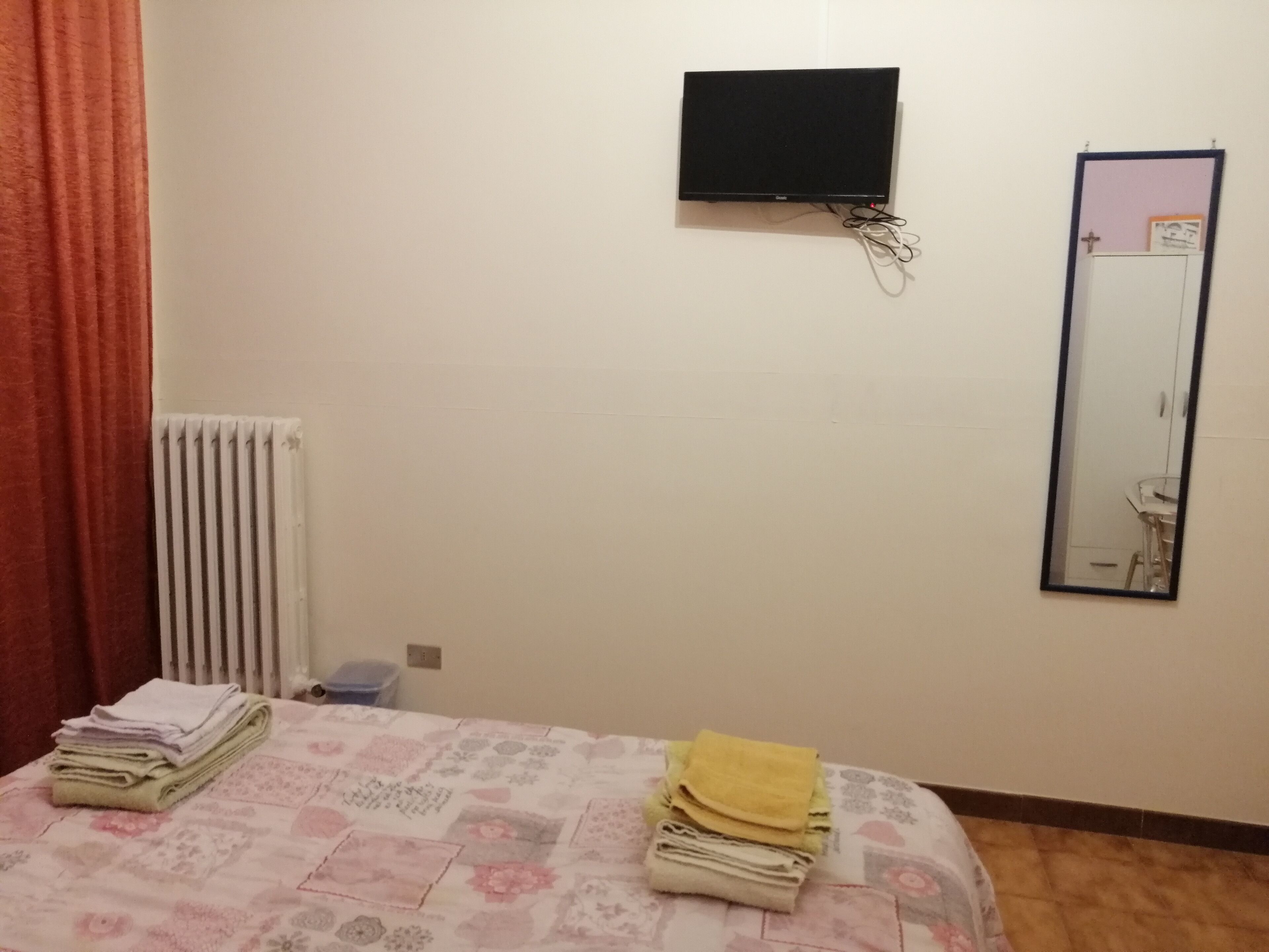 Kamar Double Basic, 1 Tempat Tidur King, pemandangan taman | Wi-Fi gratis dan seprai linen