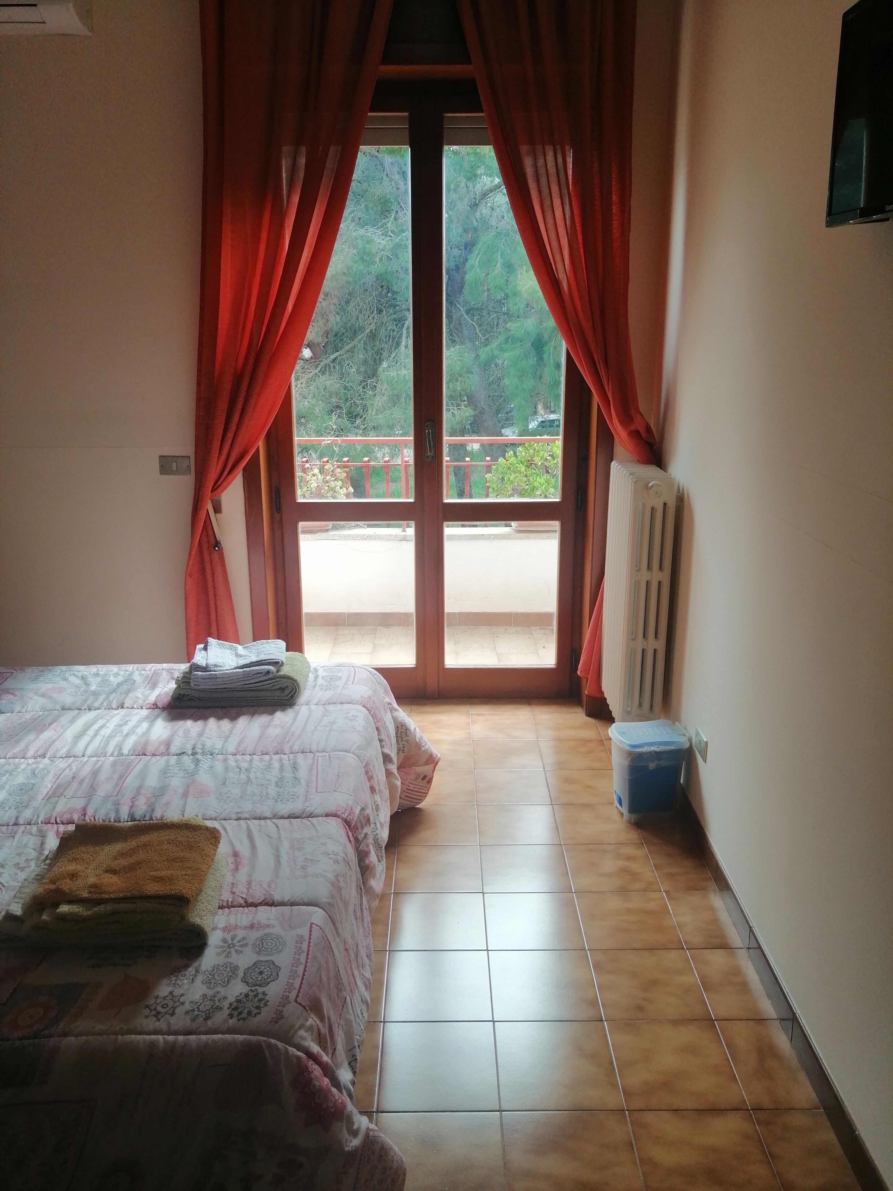 Basic Double Room, 1 King Bed, Park View