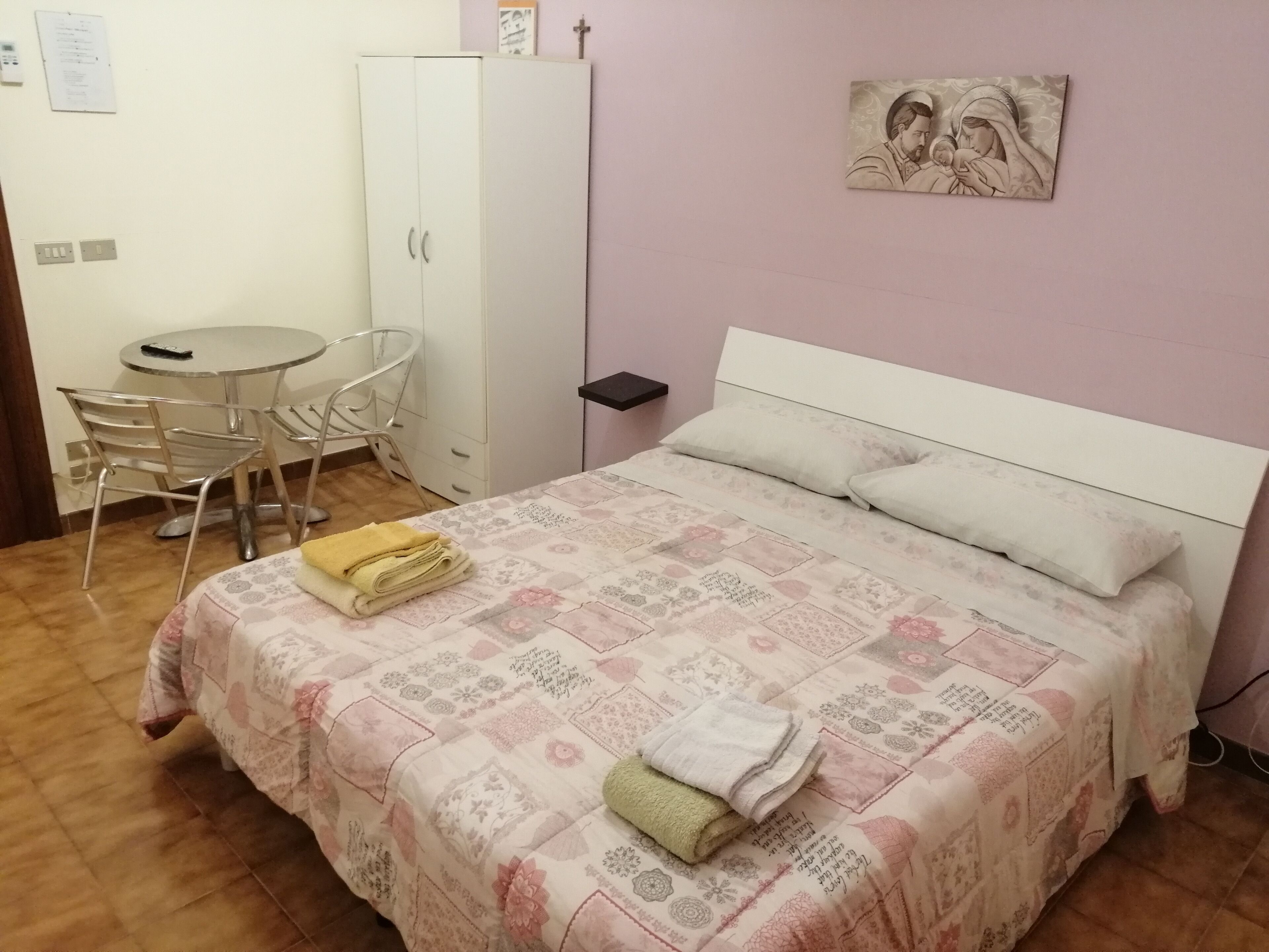 Chambre Double, 1 très grand lit, vue parc